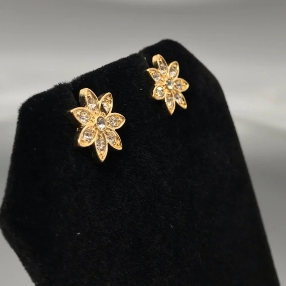 Gorgeous Dainty Gold Tone Flower Earrings, EUC - Picture 4 of 8
